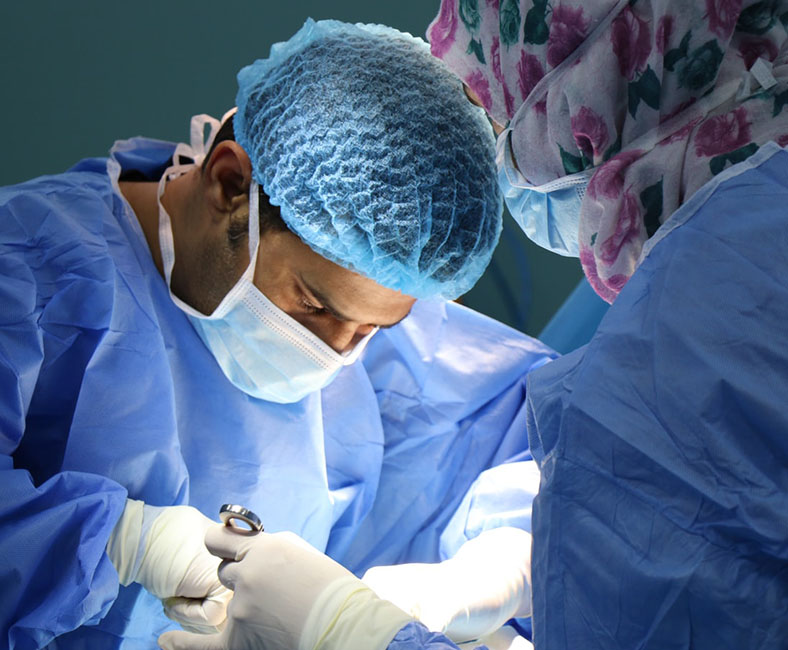 Une opération chirurgicale de l'utérus